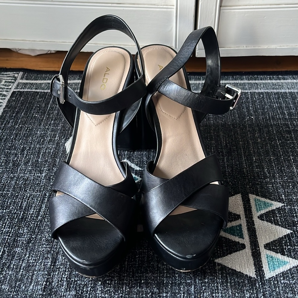 Black strap platform sandals